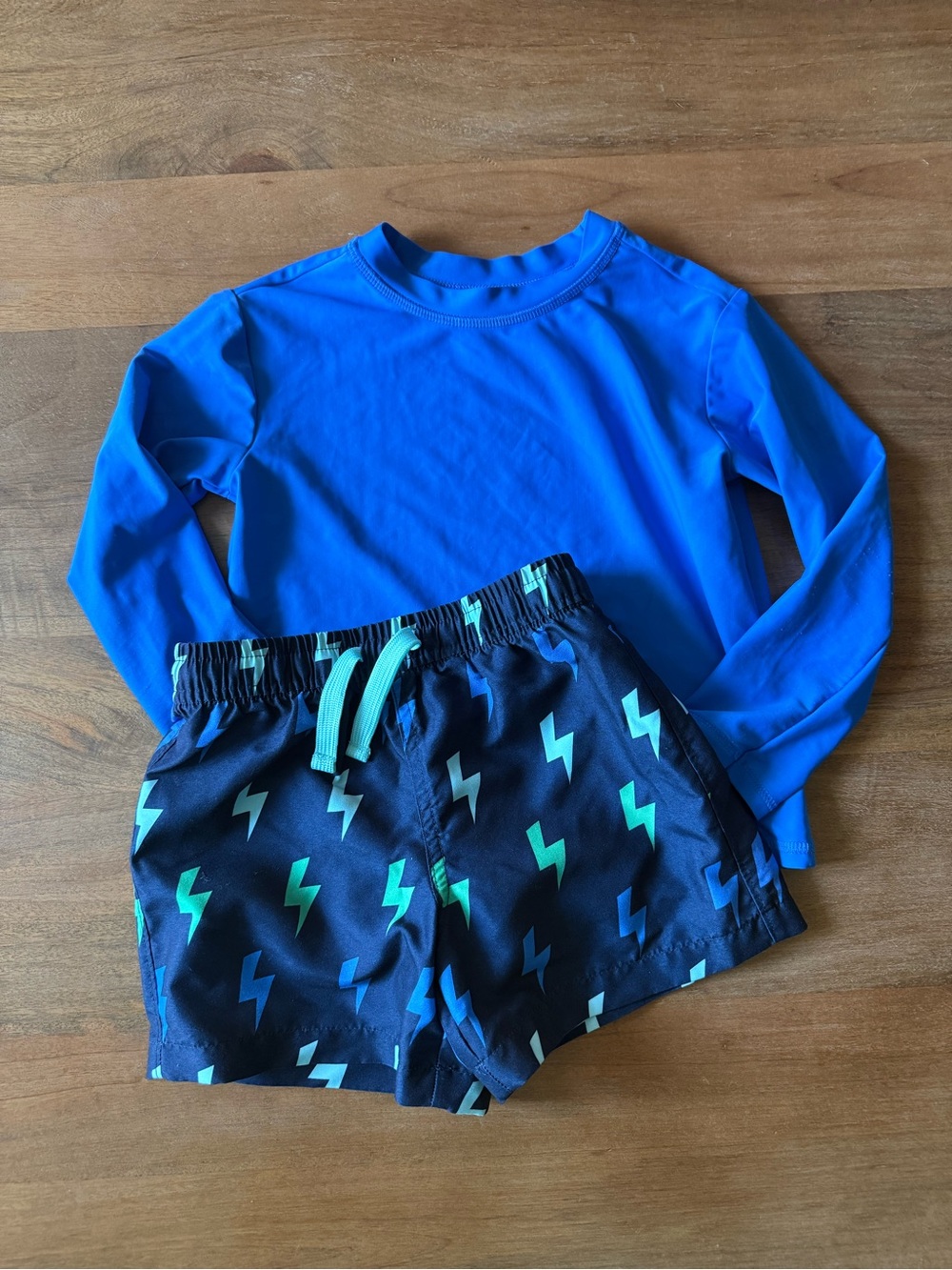Blue Rash Guard & Navy Lightning Swim Trunks 3T